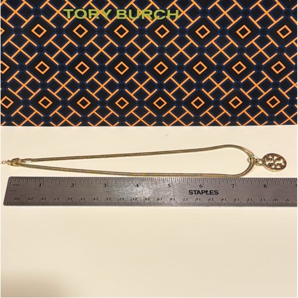 NEW💞Pendant with large Tory Burch charm/medallion. - Picture 7 of 10